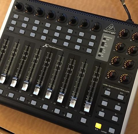 Behringer X-touch Compact