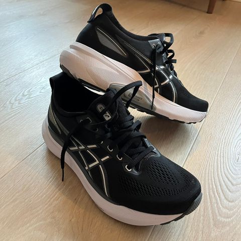 Brukt EN gang- Asics GEL- Kayano 31- strl. 43,5