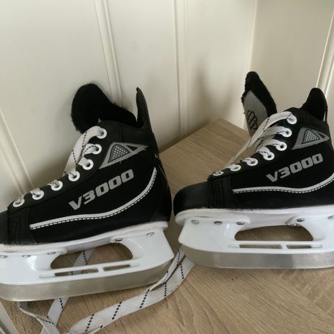 Skøyter V3000 Hockey str 27