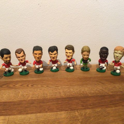 Fotballfigurer Manchester United, fra 90 tallet selges samlet kr. 500