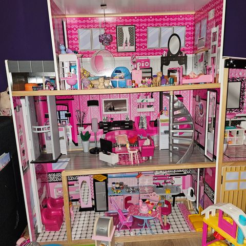 Barbie hus med mye tilbehør