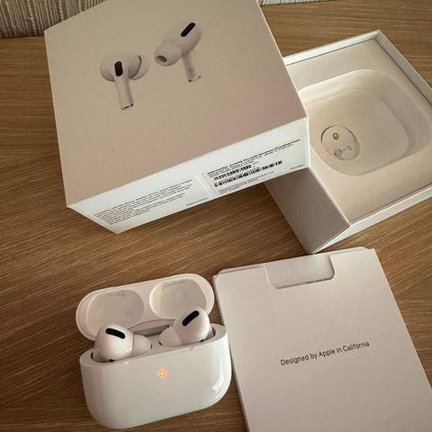 Apple Airpods pro Wireless charging case/lightning