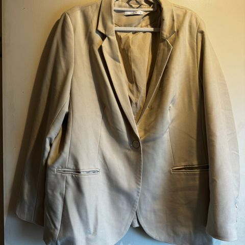 Lys beige blazer i liten str 52♥️