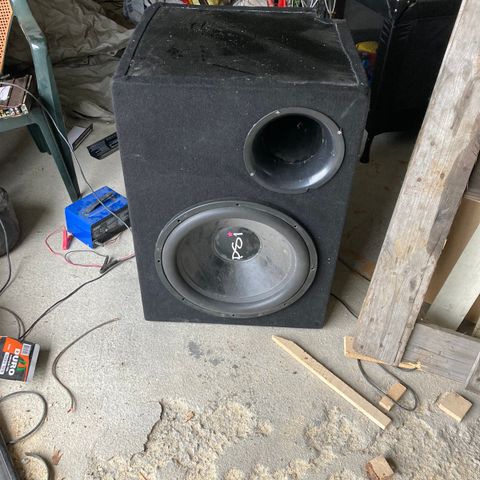 Psi 18" subwoofer selges