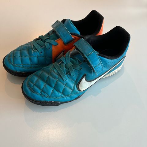 Nike fotballsko i str 37,5