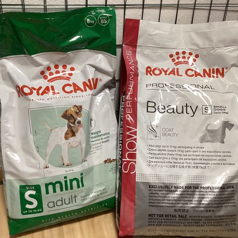 Royal canin hundefor 8 kg i hver sekk