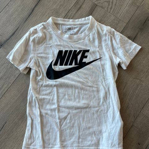 Nike str 4/5år