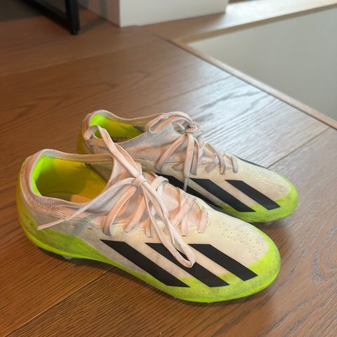 Adidas fotballsko str 35