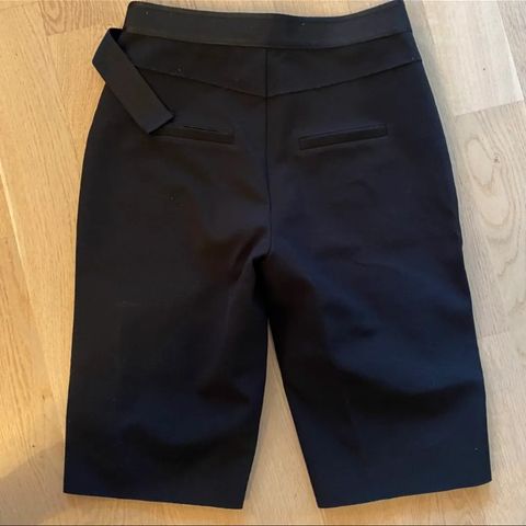 Holzweiler shorts (dame) strl small. Selges billig.