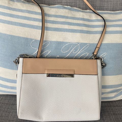 Calvin Klein veske 25/ 20/5,5 cm  selges 400kr