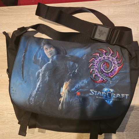 Razer StarCraft II Zerg Edition Messenger Laptop Bag