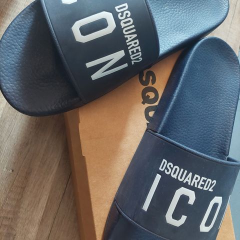 DSQUARED2 slides - herre/junior - str.42/43