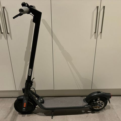 Ninebot Kickscooter F20D Elektrisk Sparkesykkel