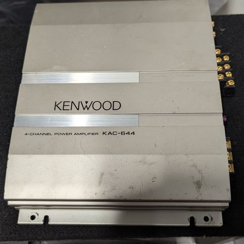 Old School Kenwood KAC-644 4kanal forsterker. 4x40w / 2x90w