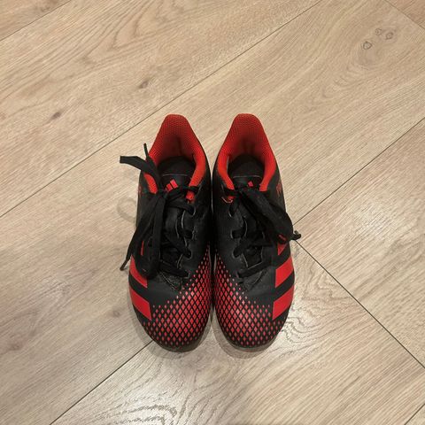 Adidas Fotballsko str 31