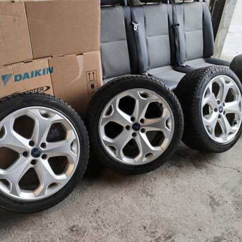 Original Ford 18" Alufelger - 5 x 108 - med 225/45 R18 Vinterdekk