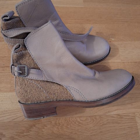 Acne ankelboots.