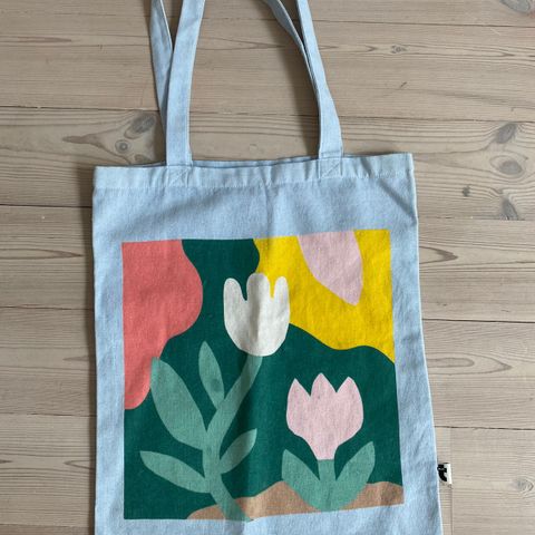 Lys blå tote bag med blomster