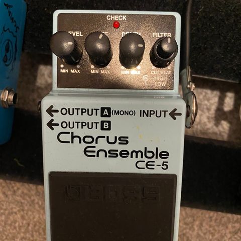 Boss ce-5 chorus pedal