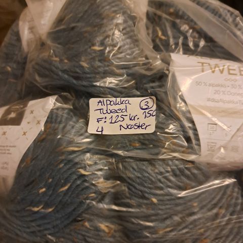 Alpakka Tweed Farge 125. 4 nøster selges samlet kr 150