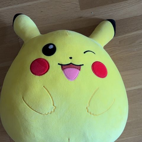 Squishmallows pikachu. 50 cm. 300,-