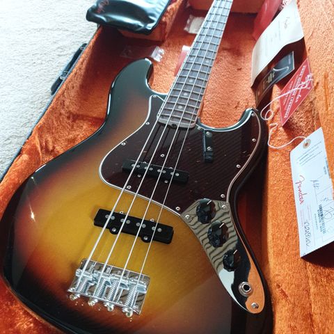 Fender American Vintage II 1966 Jazz Bass, 3-Color Sunburst