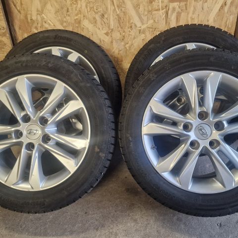 4stk. vinterdekk 205/55 R16 på Hyundai 5x114,3 felger