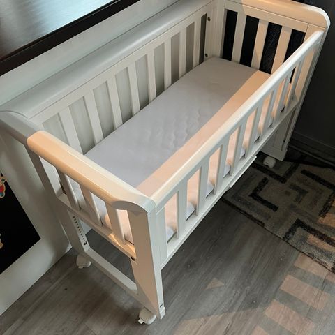 Troll Bedside crib selges