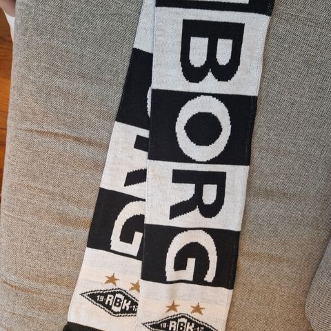 Rosenborg/skjerf til salgs