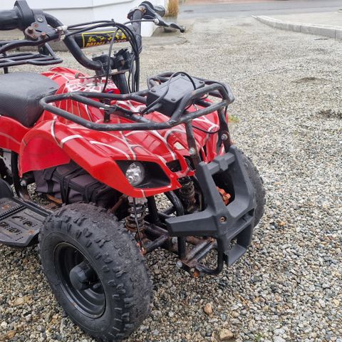 Selges elektrisk barn ATV. Fra ca 5 år til 9 år.