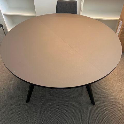 Rundt Holmris Cabale 140cm spisebord selges