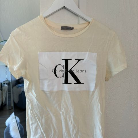 Calvin Klein t-skjorte.