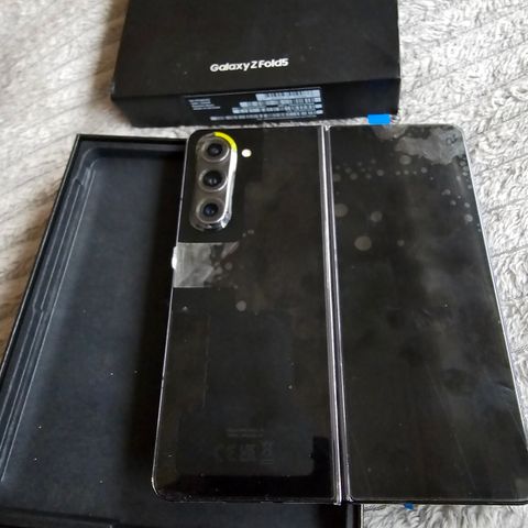 SAMSUNG Z FOLD 5 256gb- Renovert og hentet hos Elkjøp 03..09