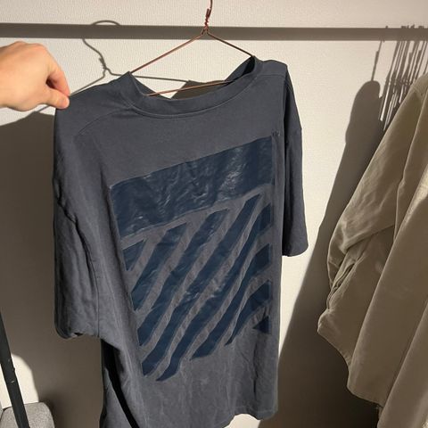 OFF WHITE Tee selges