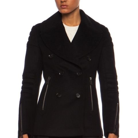 Vurderer å selge min nydelige sorte Belstaff Peacoat.