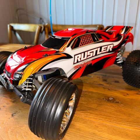 Særdeles velholdt  Traxxas Rustler