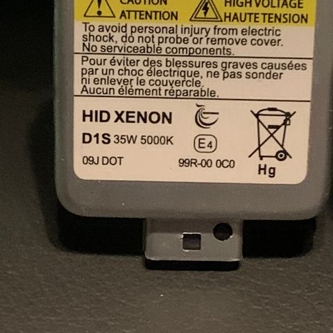 Xenon D1S. 5000k, helt ny , kun tatt ut av esken .  Feil kjøp.