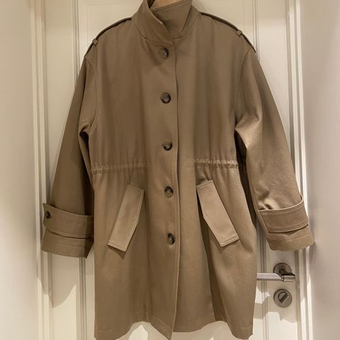 Trenchcoat fra Massimo Dutti i str. M