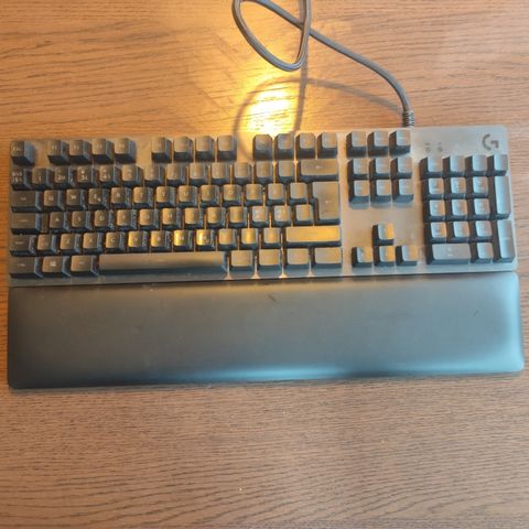 Logitech g512 mechanical gaming keyboard.