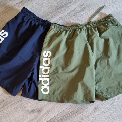 2 stk Adidas shortser.