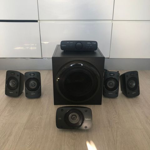 Logitech Z906 høyttalersystem med  5.1 surround lyd 1000W