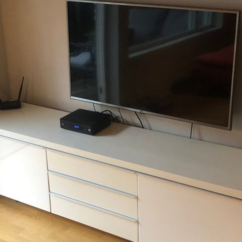 TV benk i hvit høyglans, IKEA