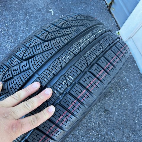 Nye Pirelli Sottozero 235/40/19R vinterdekk, to stk.