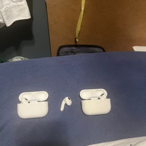 Diverse airpods - selges enten samlet eller seperat.