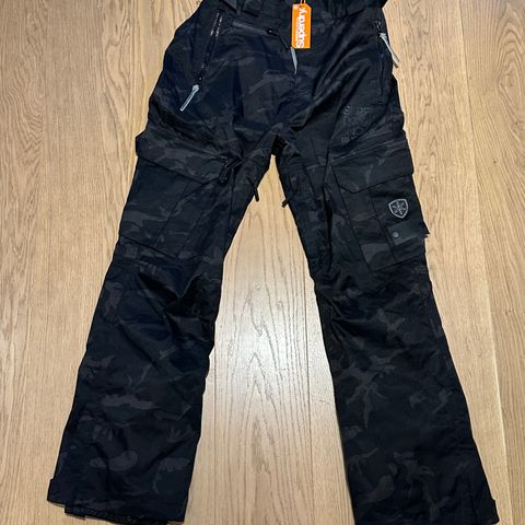 Ubrukt Superdry alpin-bukse