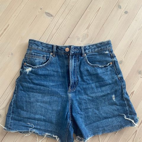 STRANDIVARIUS denim shorts str.40