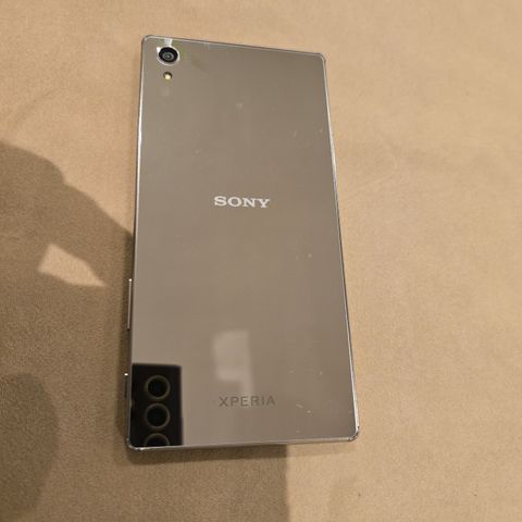 Sony Xperia Z5 Premium

til salg