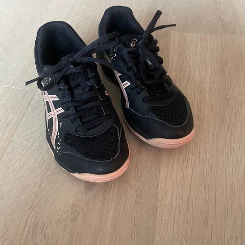 Asics joggesko / innesko / gymsko str 32,5