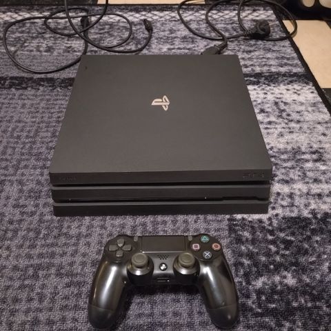 Playstation 4 Pro med spill + gitar hero live