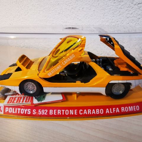 ØNSKES KJØPT - Bertone Carabo 1:24 gulorange/hvit, Politoys